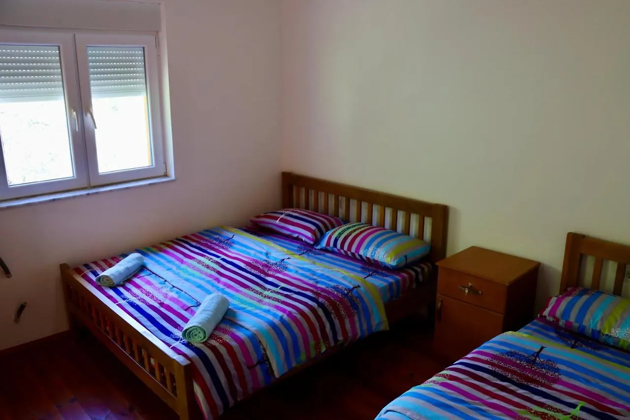 Guesthouse Besimi Valbone Bed and breakfast